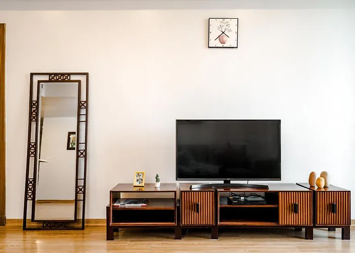 Wecozy Pacific - Spacious Apartment, Train Station Side